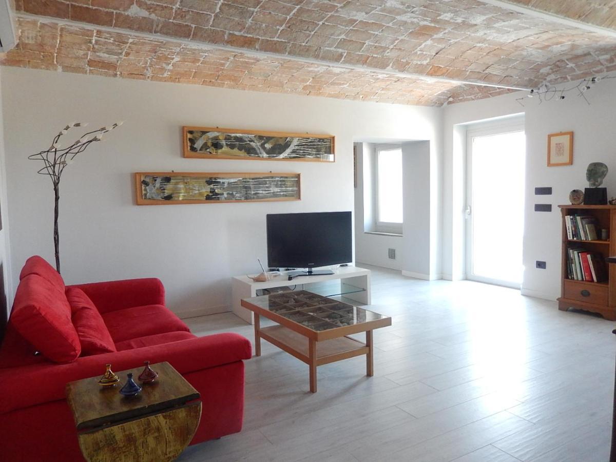 B&B Bionzo16 Calosso Екстериор снимка